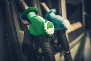 ¿De dónde vienen los altos precios de los combustibles?